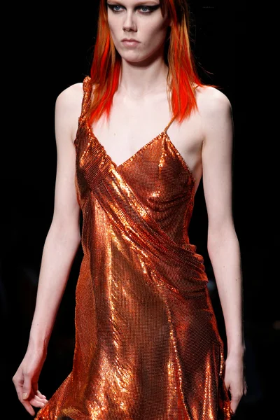 Look 100